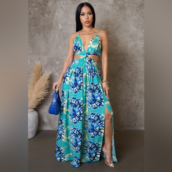 Dresses & Skirts - Beautiful high end maxi dress print design